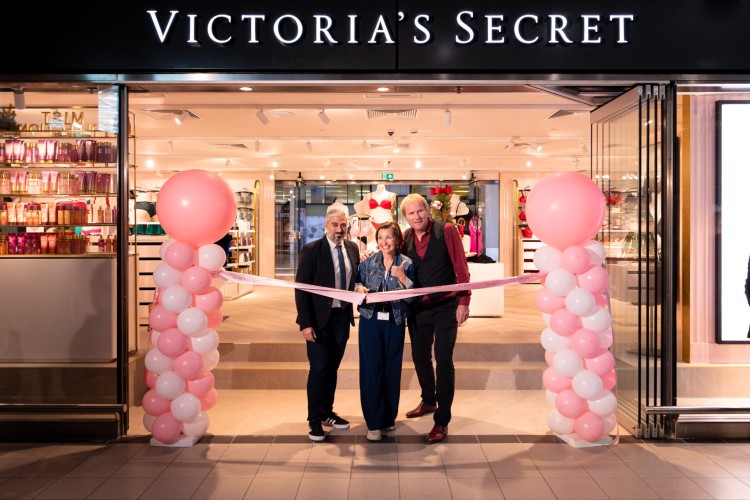 Renovated Victoria's Secret store opens at Schiphol Plaza