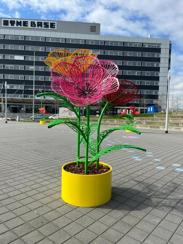 The Square blossoms with sustainable flower installations