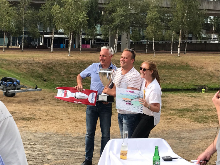 Spot Schiphol undefeated during Powerboat Challenge!